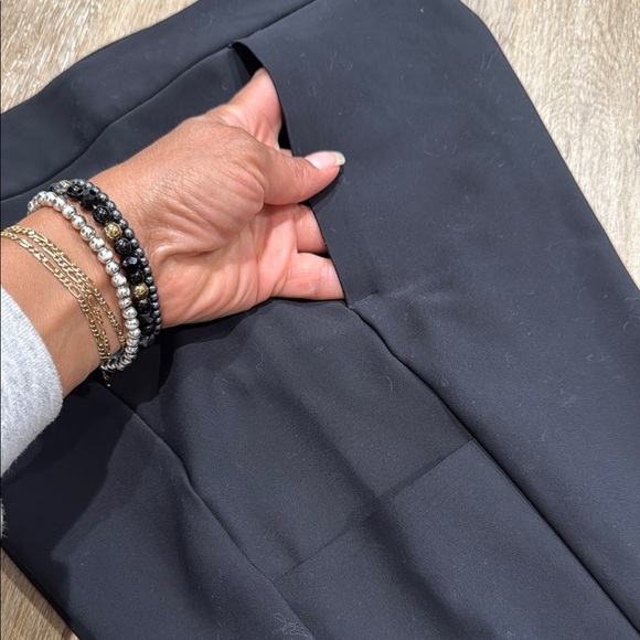 Athleta Size 4 black Cropped Ankle Pants Side Pocket - Picture 8 of 13